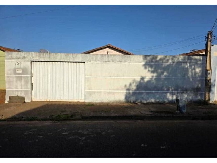 Casa em leilão em Uberlândia - MG — Casa à venda em leilão
