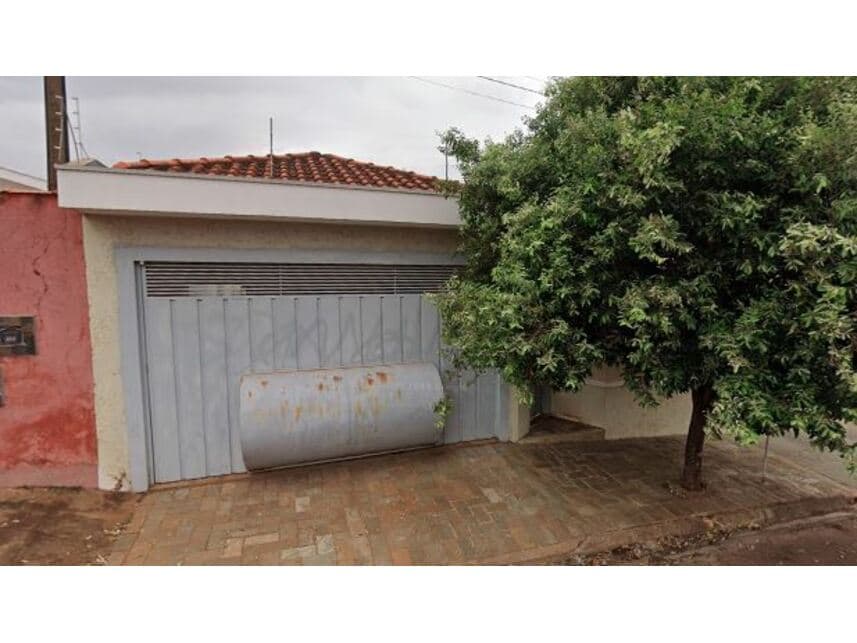 Foto 1 de 11: Casa em leilão em Batatais - SP — Casa à venda em leilão