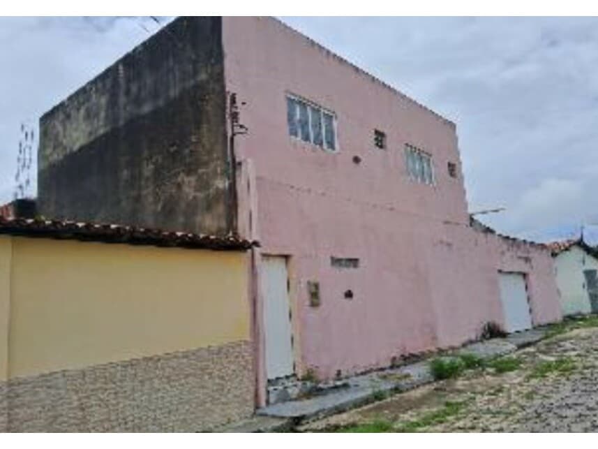 Casa em leilão em Floriano - PI — Casa à venda em leilão