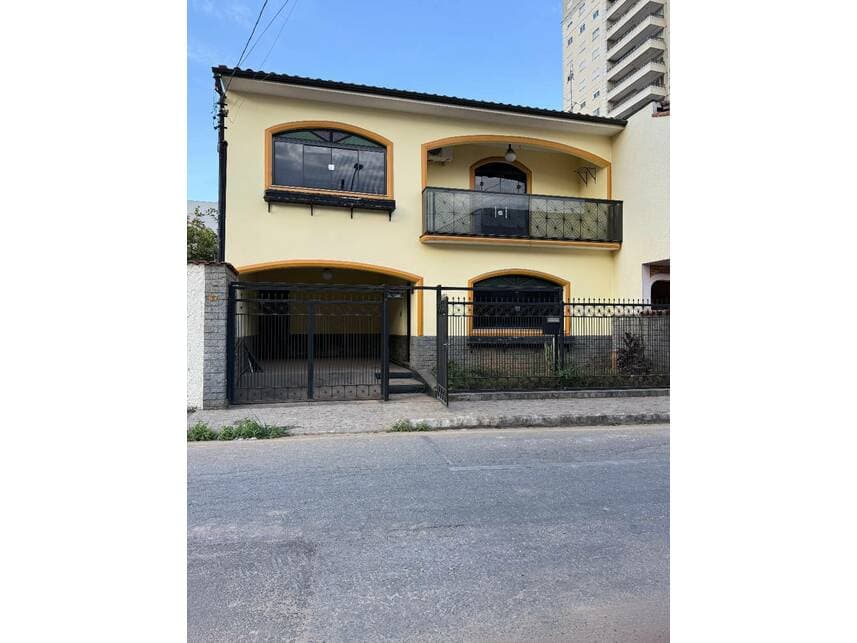 Casa em leilão em Pouso Alegre - MG — Casa à venda em leilão