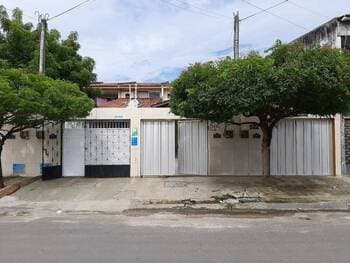 Casa em leilão em Fortaleza - CE, bairro Cidade dos Funcionários — Leilão extrajudicial de Casa em Fortaleza/CE - Cidade dos Funcionários
