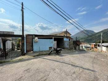 Casa em leilão em Teresópolis - RJ, bairro São Pedro — Leilão extrajudicial de Casa em Teresópolis/RJ - São Pedro