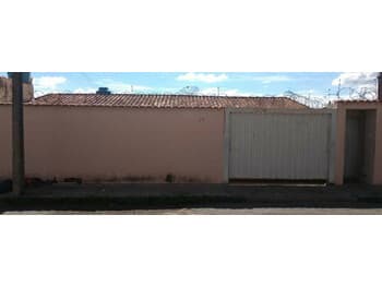 Casa em leilão em Passos - MG, bairro Vila Rica — Leilão extrajudicial de Casa em Passos/MG - Vila Rica