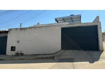 Casa em leilão em Nova Serrana - MG, bairro Luzia Maria dos Santos — Leilão extrajudicial de Casa em Nova Serrana/MG - Luzia Maria dos Santos