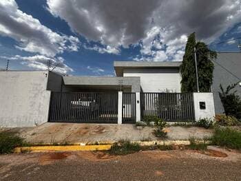 Casa em leilão em Rondonópolis - MT — Leilão extrajudicial de Casa em Rondonópolis/MT - Loteamento Parque dos Lírios