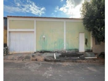 Casa em leilão em Correntina - BA, bairro Loteamento Dourado — Leilão extrajudicial de Casa em Correntina/BA - Loteamento Dourado