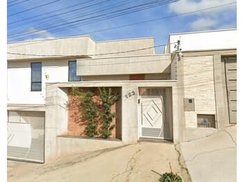 Casa em leilão em Lavras - MG, bairro Portal da Serra — Leilão extrajudicial de Casa em Lavras/MG - Portal da Serra
