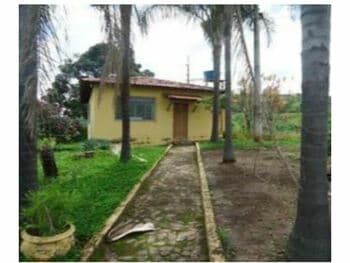 Terreno em leilão em Itaúna - MG, bairro Cidade Leonane — Leilão extrajudicial de Terreno c/benfeitorias em Itaúna/MG - Cidade Leonane