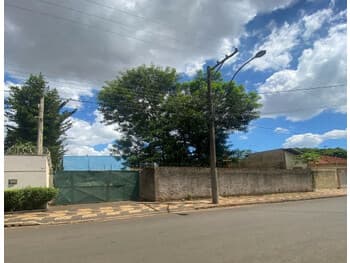 Terreno em leilão em Descalvado - SP, bairro Centro — Leilão judicial de Terreno c/Benfeitorias em Descalvado/SP - Centro