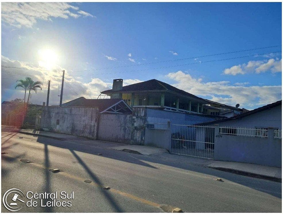 Foto 2 de 8: Terreno em leilão em Joinville - SC, bairro Morro do Meio — Imóvel de 2 pavimentos, com área de 537,05m², Morro do Meio, em Joinville/SC