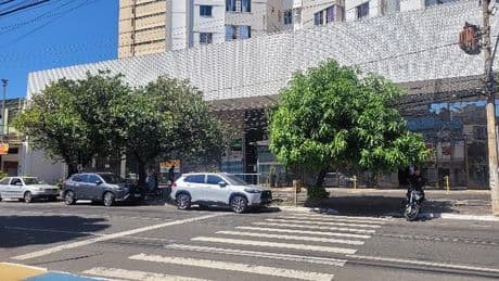 Foto 1 de 6: Comercial em leilão em Goiânia - GO, bairro Setor Central — GOIANIA/GO - IMOVEL COMERCIAL COM 2.167,6542 M