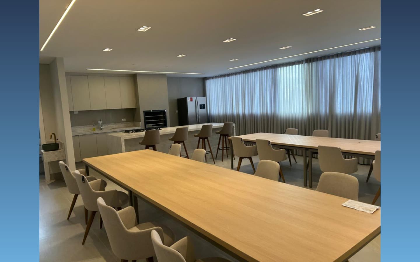 Foto 2 de 20: Apartamento em leilão em Maringá - PR, bairro Centro — Apartamento Duplex 246,52m² – Maringá/PR