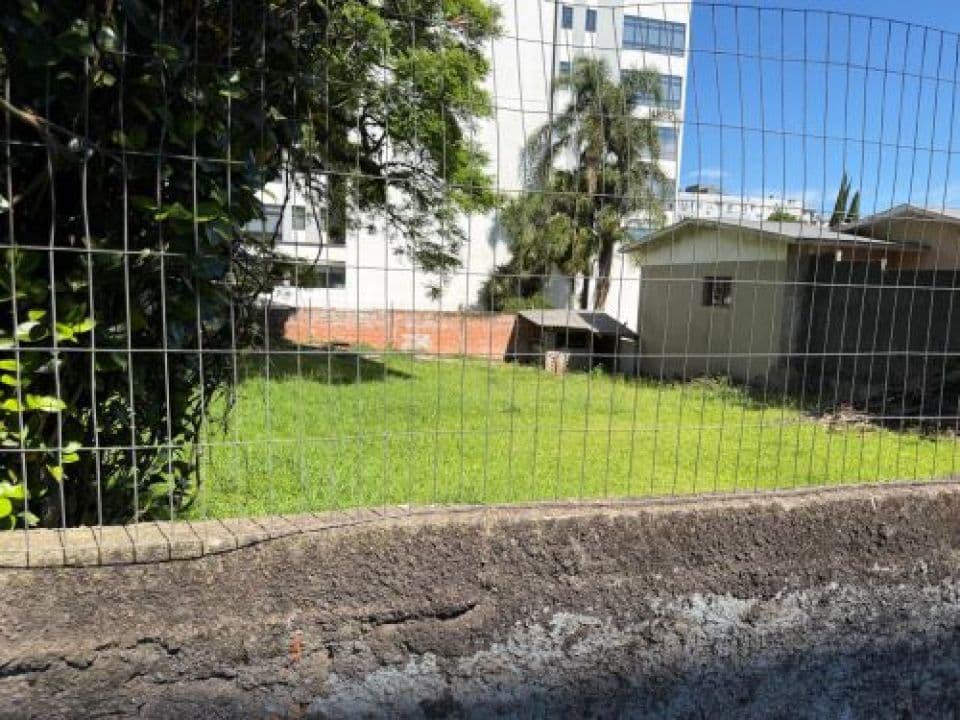 Foto 6 de 8: Terreno em leilão em Farroupilha - RS — 01 (UM) TERRENO URBANO NO CENTRO DE FARROUPILHA 560M² DE ESQUINA