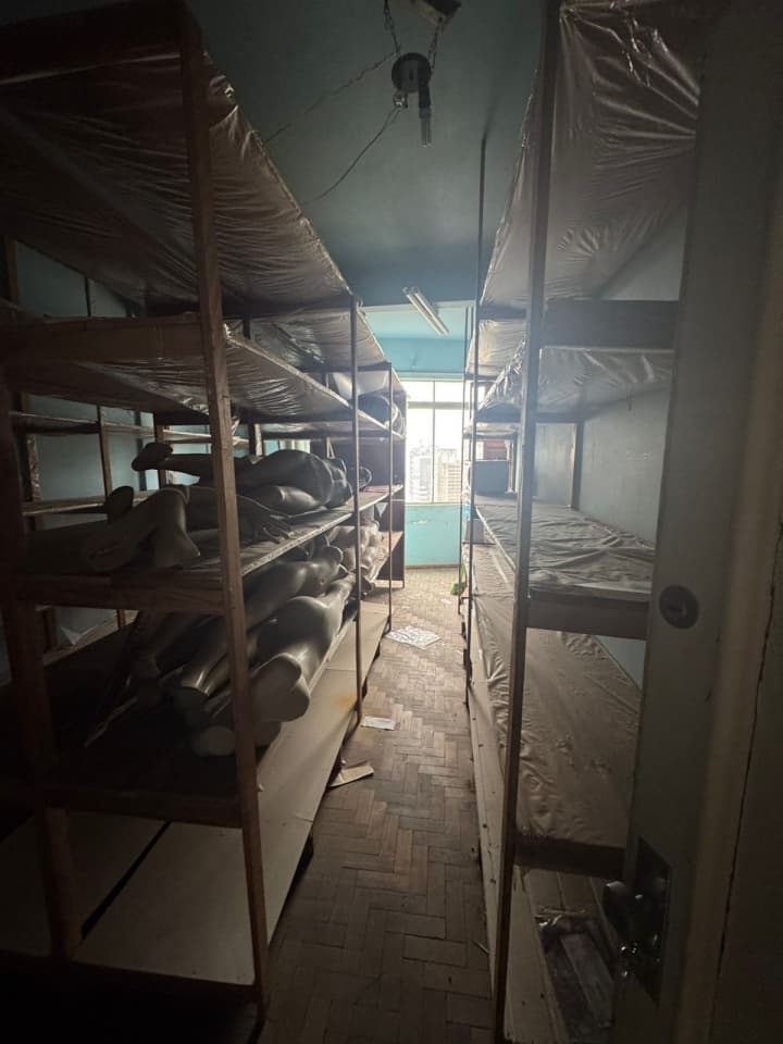 Foto 6 de 10: Comercial em leilão em Porto Alegre - RS, bairro Centro — Salas 121 e 122 do Edifício City, na rua Mal Floriano, em Porto Alegre, matrícula nº 97.584