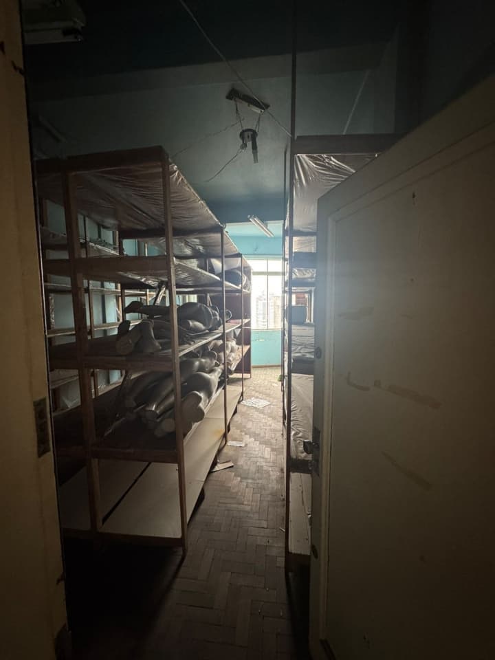 Foto 4 de 10: Comercial em leilão em Porto Alegre - RS, bairro Centro — Salas 121 e 122 do Edifício City, na rua Mal Floriano, em Porto Alegre, matrícula nº 97.584