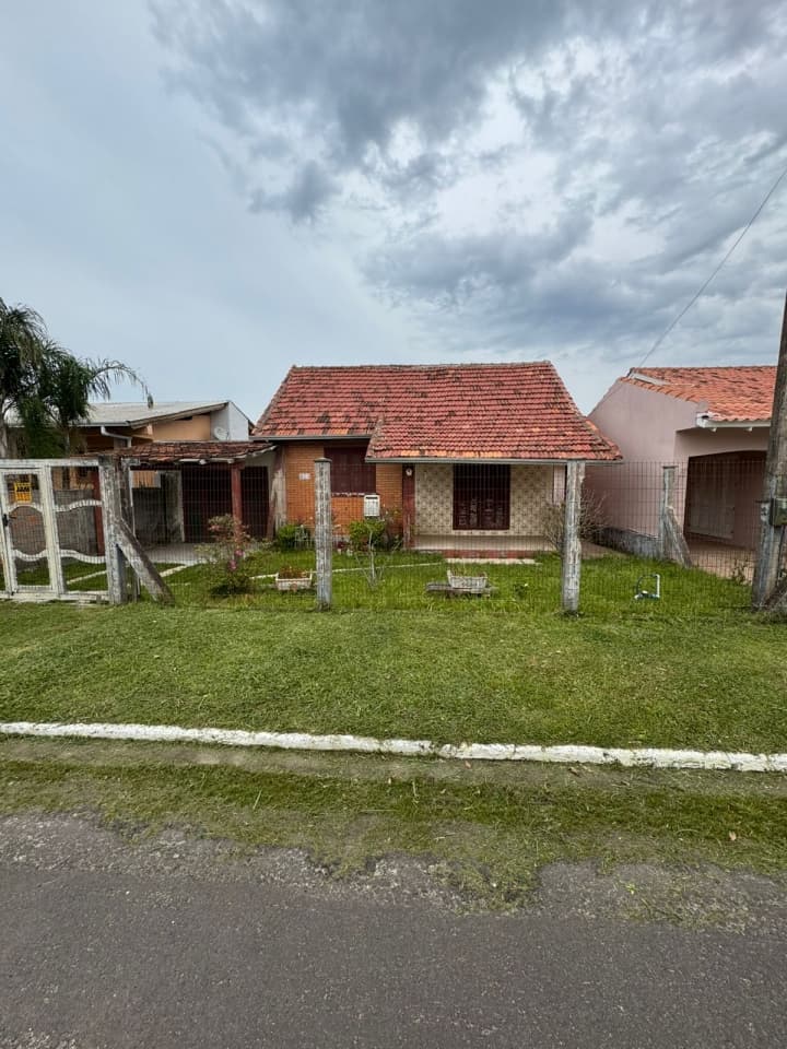 Foto 1 de 4: Casa em leilão em Imbé - RS, bairro Balneário Mariluz — Um terreno urbano com casa no Balneário Mariluz em Imbé - RS, matrícula 133.266