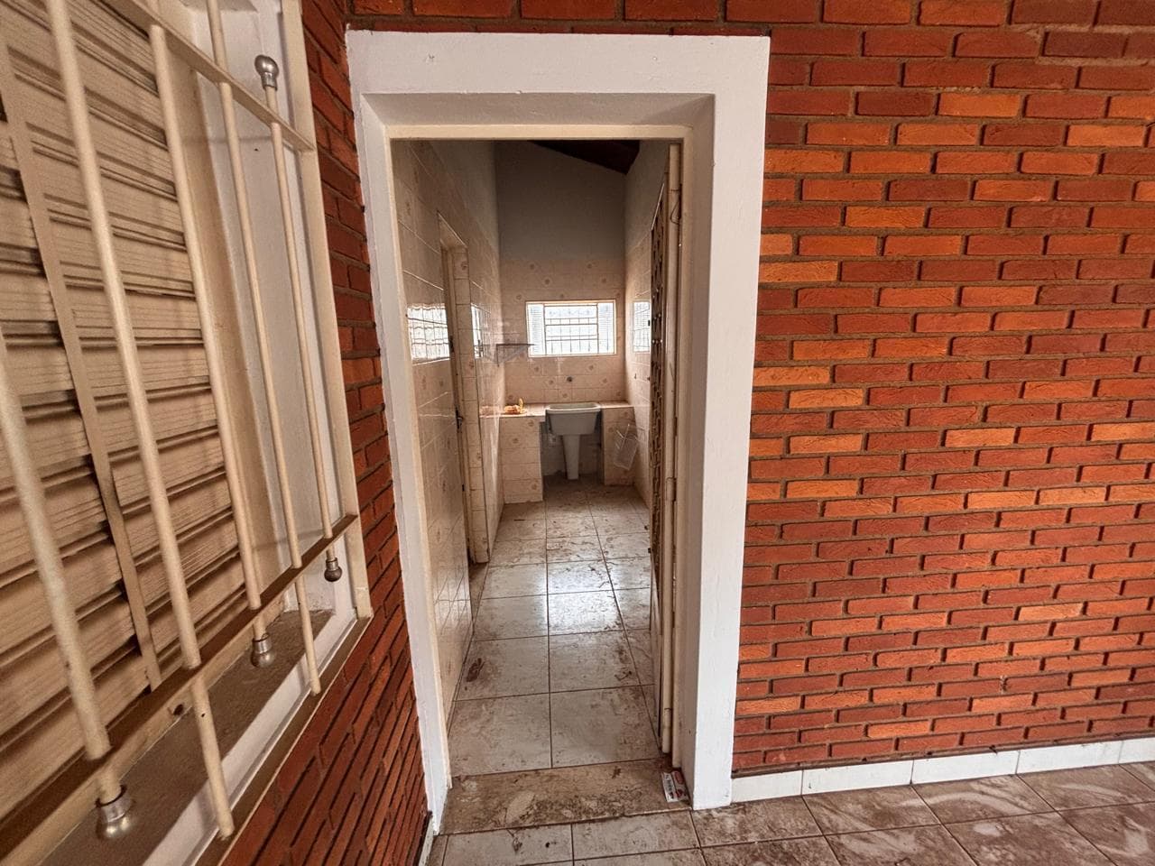 Foto 4 de 36: Casa em leilão em Hortolândia - SP — CASA COM 492m² A.T. e 216,20 de A.C. EM HORTOLÂNDIA/SP