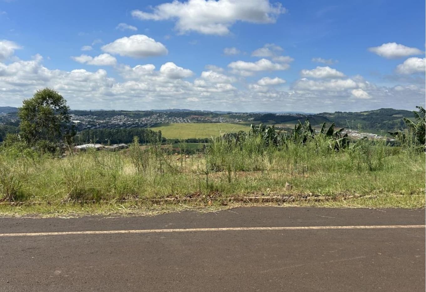 Foto 2 de 7: Terreno em leilão em Francisco Beltrão - PR, bairro Sadia — Terreno Urbano 300,00M2 - Próximo ao novo contorno, ruas asfaltadas, parte alta, área em ascensão e valorização