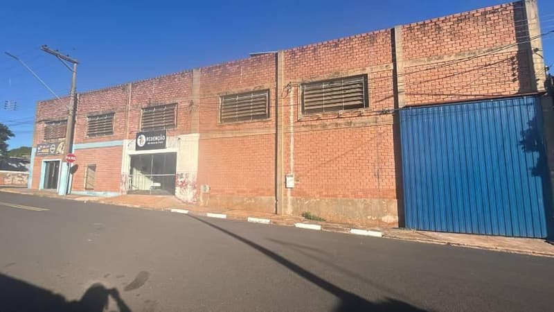 Foto 4 de 5: Comercial em leilão em Estrela Do Norte - SP, bairro Centro — Prédio | Estrela do Norte-SP | Centro - 47km de Presidente Prudente-SP | Rota SP-PR - Condições de Pagamento Facilitadas, Entre em Contato!
