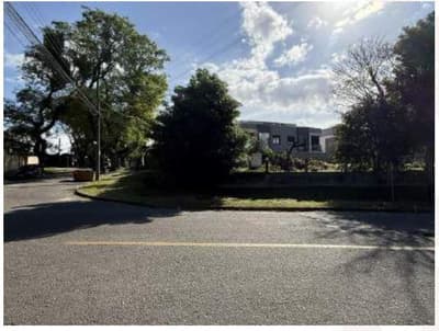 Foto 17 de 26: Terreno em leilão em Curitiba - PR, bairro Água Verde — Direitos que os executados possuem sobre a parte ideal correspondente a 25% do terreno com área de 654.00m2, sem benfeitorias - Bairro Água Verde - Curitiba/PR.