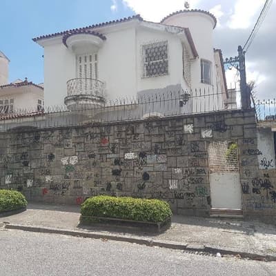Foto 1 de 36: Casa em leilão em Rio De Janeiro - RJ, bairro Vila Isabel — Casa 374m² com Terreno 300m² | Rio de Janeiro-RJ | Vila Isabel | Oportunidade com 2 Vagas - Próx. ao Maracanã e à Av. 28 de Setembro - Financiamento até 420 Meses!