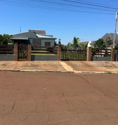 Casa em leilão em Luiziana - PR, bairro Centro — IMÓVEL URBANO COM ÁREA TOTAL DE 504,00 m2- Em LUIZIANA/PR