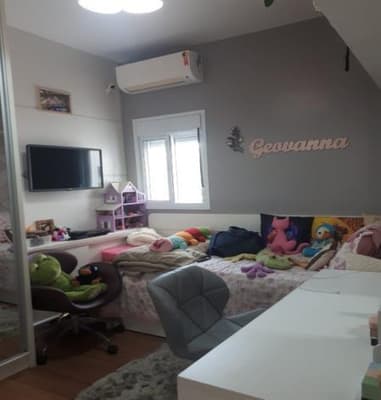 Foto 16 de 25: Casa em leilão em Santana De Parnaíba - SP, bairro Suru — Casa 283m² c/ Piscina | Condomínio New Ville, Santana de Parnaíba/SP | Terreno 343m² | Segurança 24h & Alto Padrão em Bairro Suru!
