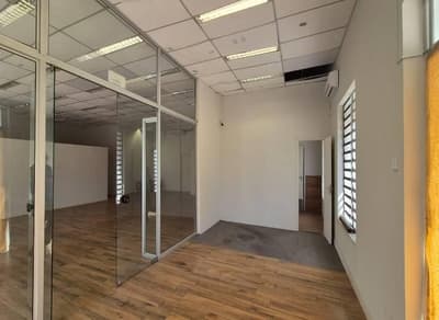 Foto 4 de 13: Comercial em leilão em Oscar Bressane - SP, bairro Centro — Ex-Agência 240m² com Terreno 400m² | DESOCUPADA | Oscar Bressane-SP | Centro - Condições de Pagamento Facilitadas, Entre em Contato
