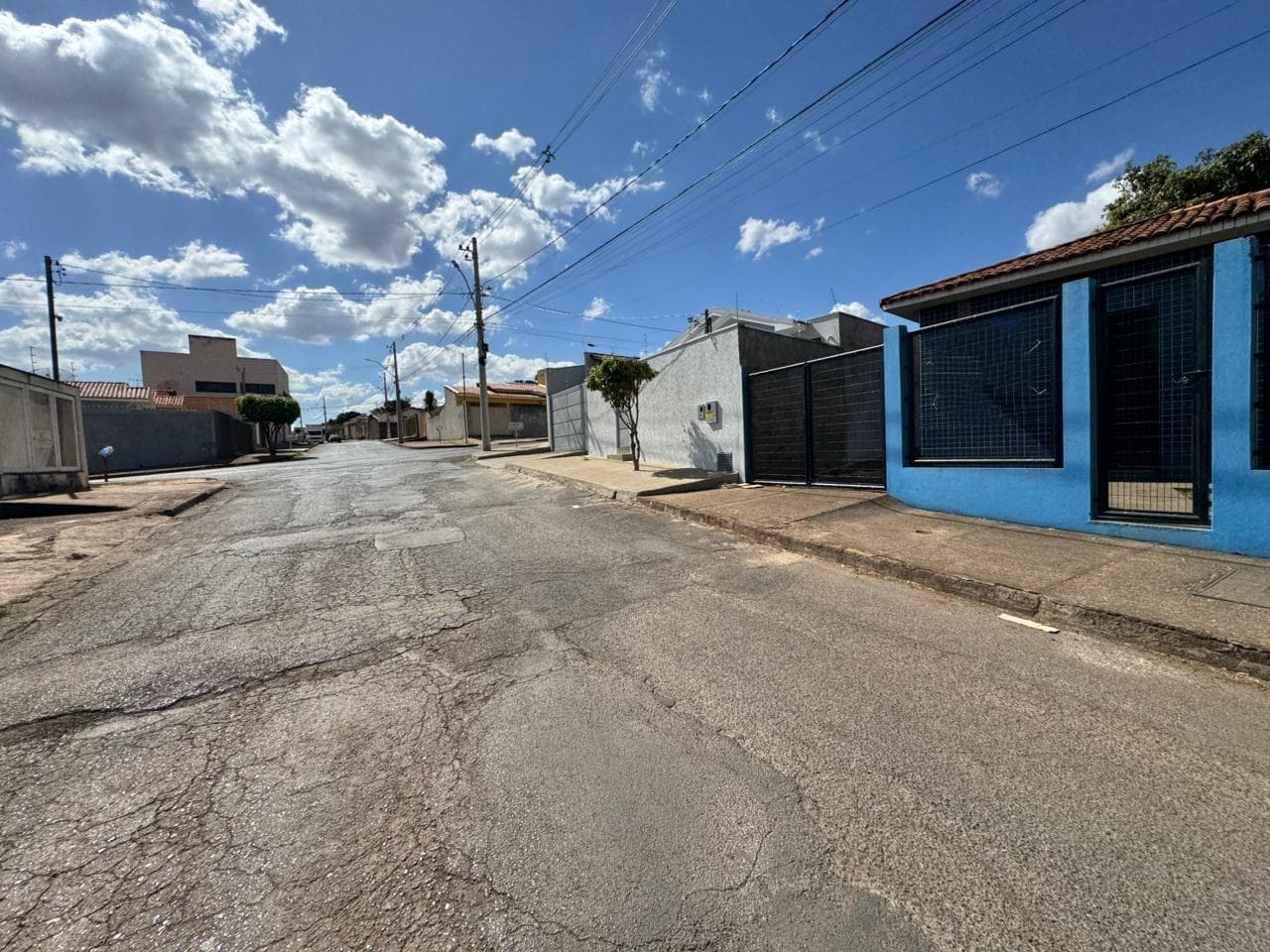 Foto 5 de 8: Comercial em leilão em Patos De Minas - MG — Prédio Comercial c/ Terreno de 223m², Desocupado no Alvorada III, Patos de Minas/MG