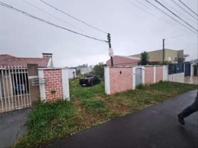 Casa em leilão em Ponta Grossa - PR — Imóvel urbano situado na Rua Ramiz Galvão, Oficinas, Ponta Grossa/PR, com área total de 436,80 m² e casa de madeira de 90,00 m²