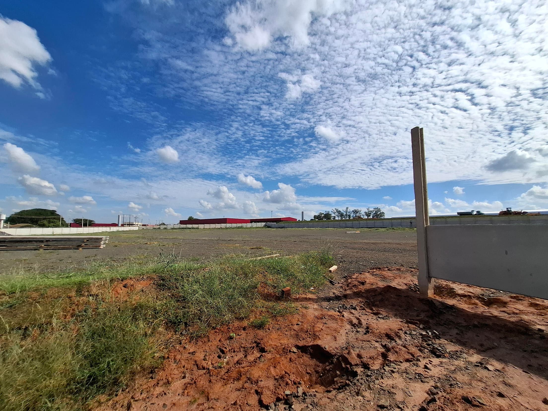 Foto 2 de 9: Terreno em leilão em Mirassol - SP — TERRENO INDUSTRIAL DE 20.200m² NA FAZENDA TRÊS BARRAS, MIRASSOL/SP | MATRICULA Nº 14.163