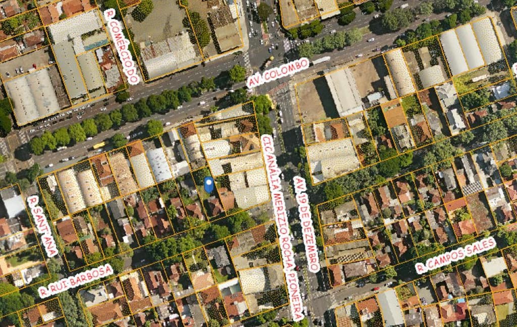 Foto 4 de 5: Terreno em leilão em Maringá - PR — Parte ideal de 50% de 1/3 do terreno, com área de 609,00m², contendo uma construção residencial de madeira com área total de 84,00m², localizado à Rua Rui Barbosa, 1644 Maringá/PR