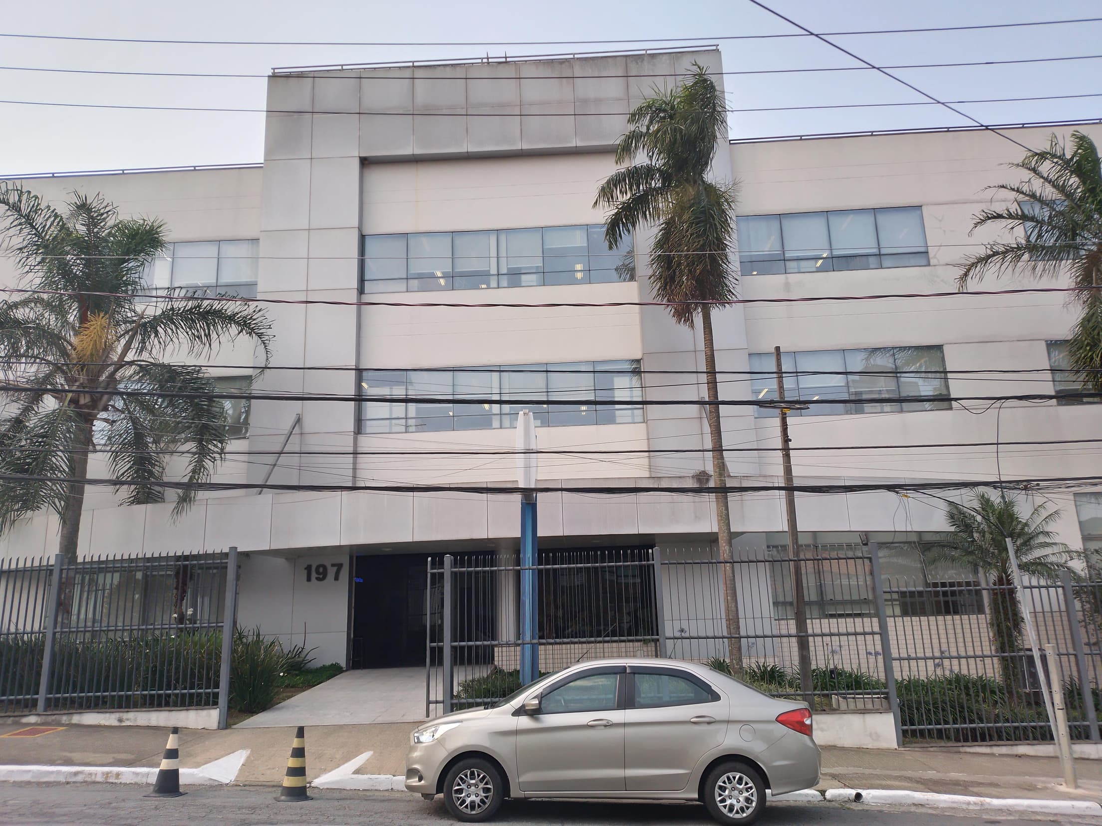 Comercial em leilão em São Paulo - SP, bairro Jardim Taquaral — Prédio Monousuário 3.732m² | Interlagos - Av. Alberto de Zagottis | Terreno 3.034m²: Ideal p/ Sedes, Centros Logísticos ou Clínicas. Amplo Estacionamento!