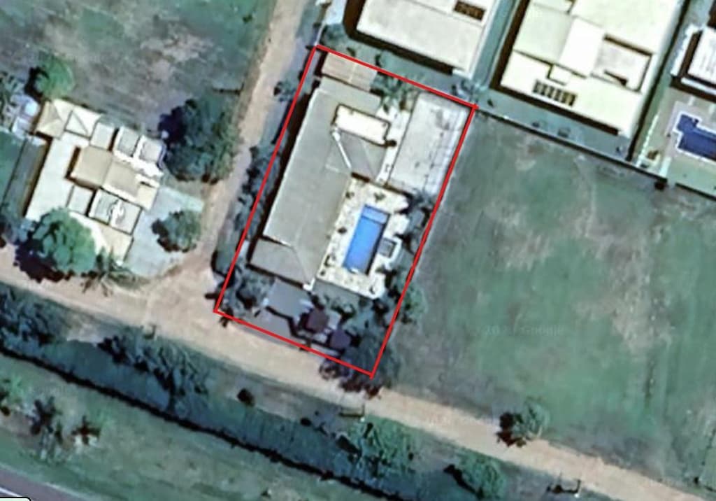 Foto 2 de 16: Casa em leilão em Mendonça - SP — Casa de Alto Padrão em Condomínio Fechado com Piscina, Quadra de Areia e 1.002,62 m² de Terreno Mendonça/SP