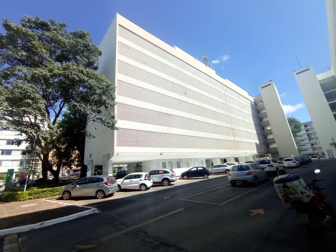 Foto 2 de 10: Apartamento em leilão em Brasília - DF, bairro Asa Sul — Apto 160m² na SQ 304 Sul, Planta Ampla, Coração da Asa Sul em Brasília/DF