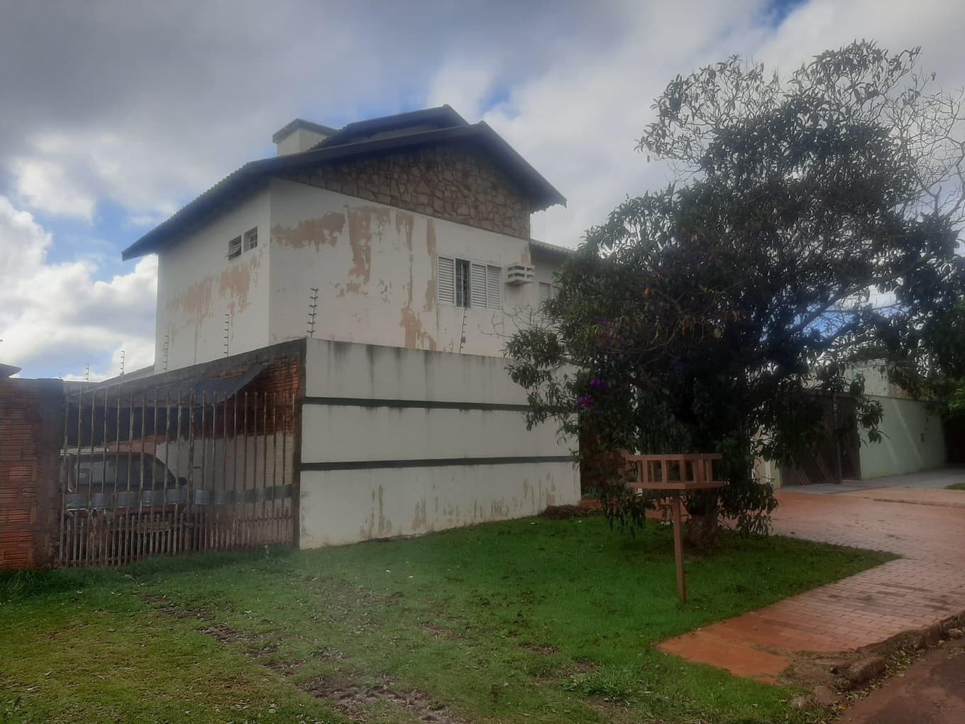 Foto 8 de 9: Casa em leilão em Campo Grande - MS — Casa 360m², Santa Luzia, em Campo Grande/MS - Ocupada