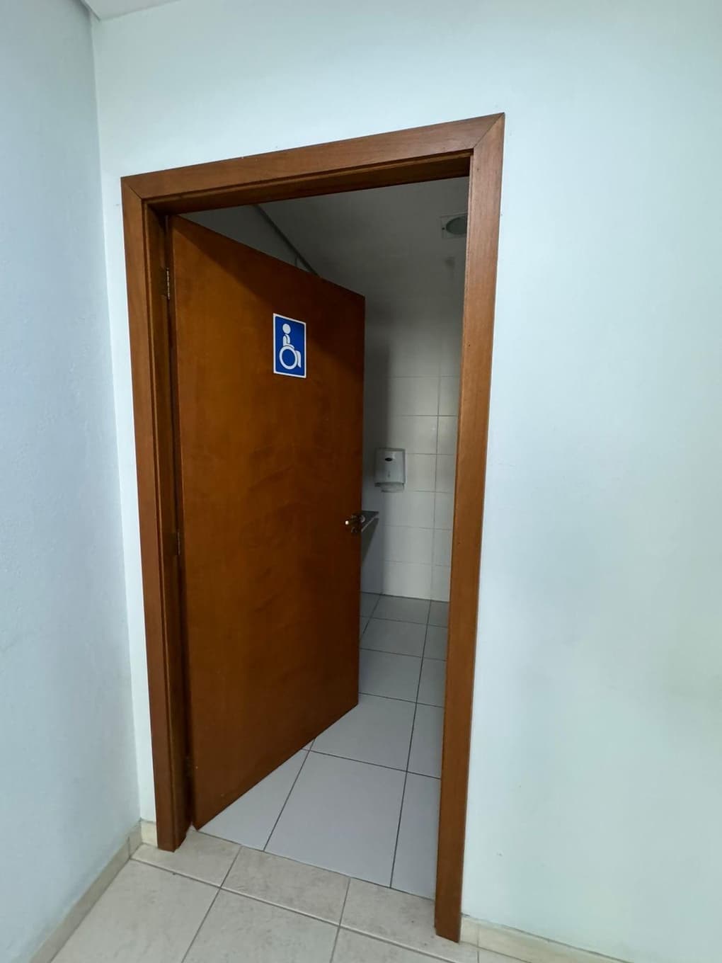 Foto 19 de 23: Comercial em leilão em Porto Alegre - RS, bairro Menino Deus — Sala comercial, Desocupado, 32.0 m2, PORTO ALEGRE / RS