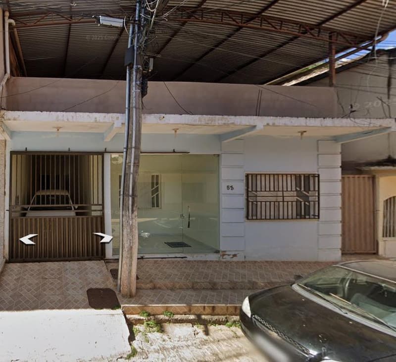 Casa em leilão em Chalé - MG — IMÓVEL URBANO COM ÁREA TOTAL 170,35 m2- Em CHALÉ/MG