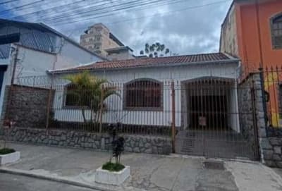 Foto 1 de 20: Casa em leilão em Juiz De Fora - MG, bairro Bonfim — Imóvel com 102,30m2 em Juiz de Fora/MG