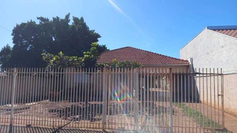 Foto 2 de 12: Casa em leilão em São Carlos Do Ivaí - PR, bairro Centro — Casa 110m² com Terreno 636m² | São Carlos do Ivaí-PR | Centro - 3 Dormitórios e 1 Vaga - Financiamento até 420 Meses!