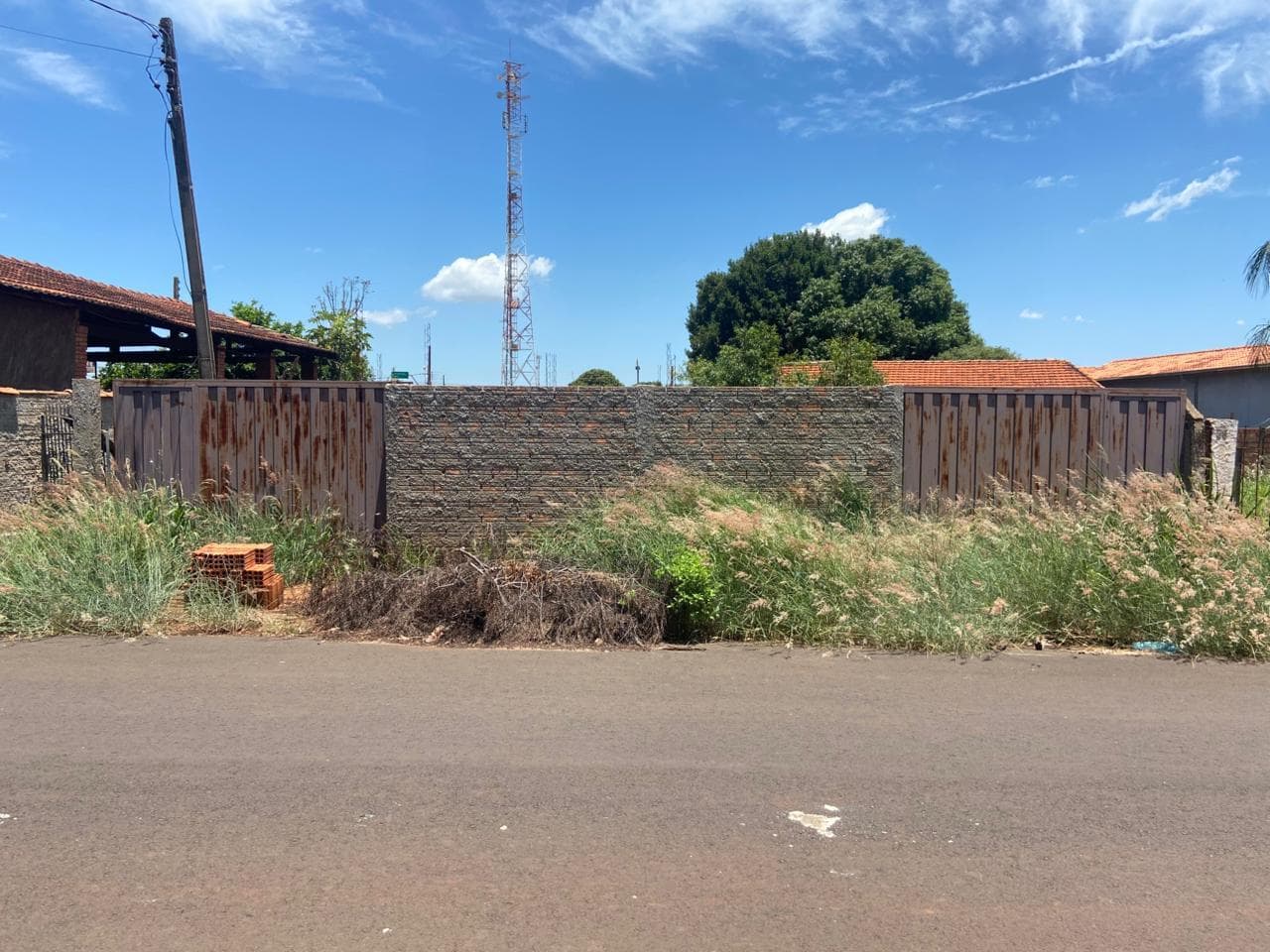 Foto 3 de 12: Terreno em leilão em Águas De Santa Bárbara - SP — COMBO: 2 IMÓVEIS RESIDENCIAIS | sendo um com casas em construção e outro com residência ampla 302,40m² e 537,60m²