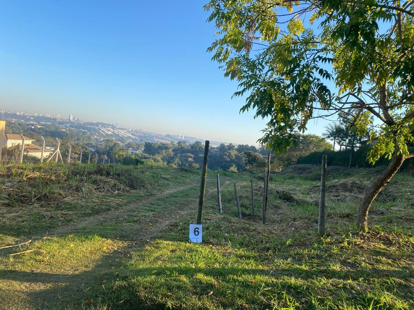 Foto 1 de 2: Terreno em leilão em Indaiatuba - SP — Terreno com área de 3.040m², sem benfeitorias, Rua Antônio Costola, nº 291, Loteamento Terras de Itaici, Indaiatuba/SP.