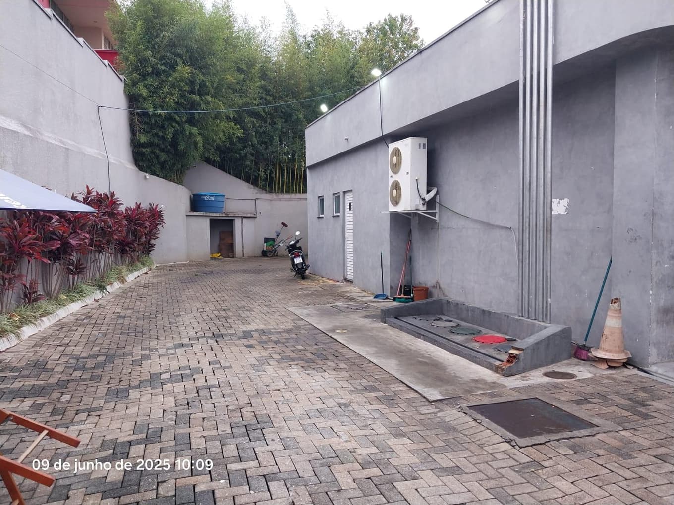 Foto 51 de 59: Comercial em leilão em Curitiba - PR, bairro Vista Alegre — Posto de Combustível com área de terreno total de 3.126,40m², benfeitorias de área total de 477,00m², localizado na Rua Miguel Tschennerl, 47, Vista Alegre, Curitiba/PR