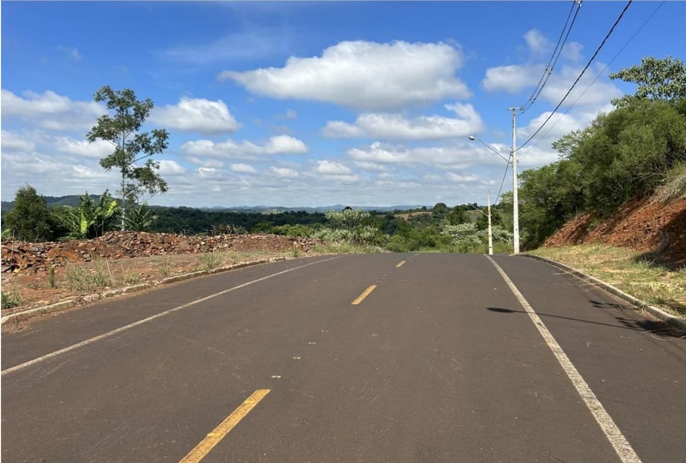 Foto 6 de 7: Terreno em leilão em Francisco Beltrão - PR, bairro Sadia — Terreno Urbano 300,00M2 - Próximo ao novo contorno, ruas asfaltadas, parte alta, área em ascensão e valorização