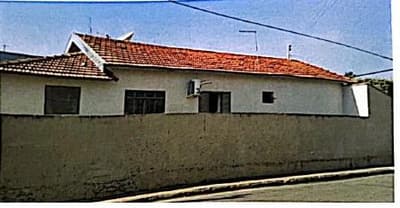Foto 2 de 4: Terreno em leilão em Urupês - SP, bairro Centro — (21,5m²) Remanescente do Imóvel Residencial, A.T. 255m², A.C. 122m², 2 casas, Centro