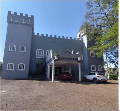 Foto 1 de 4: Terreno em leilão em Umuarama - PR, bairro Zona I-a — Sede do Clube Recreativo Portuguê de Umuarama com área total de 19.638,96m² - Avenida Portugal, 4979, Zona I-A Umuarama/PR, CEP: 87.504-530