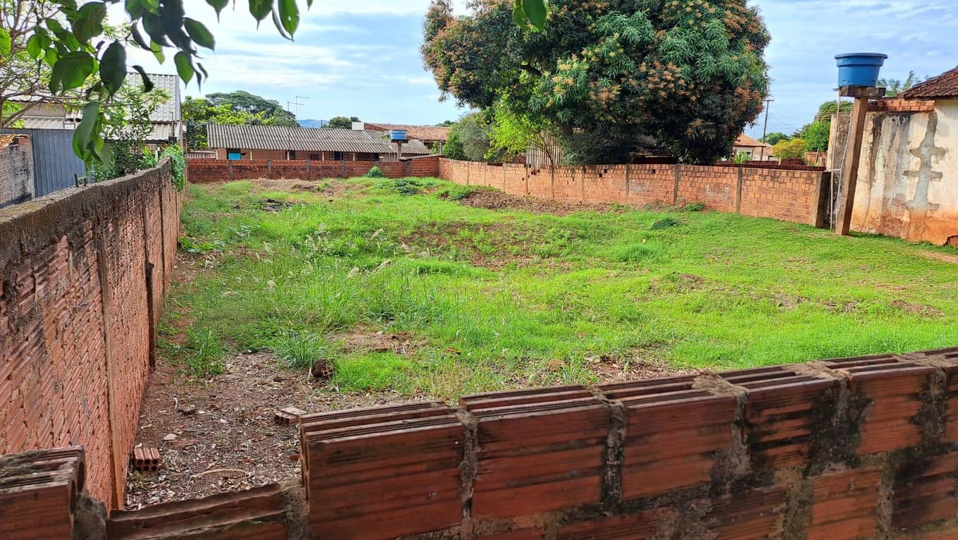 Terreno em leilão em Cianorte - PR — Direitos possessórios sobre o terreno, com uma área de 559,71m², Cianorte/PR