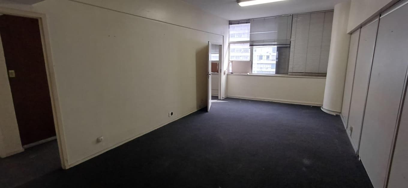 Foto 47 de 57: Comercial em leilão em Rio De Janeiro - RJ, bairro Centro — Conjunto Comercial 377m² na Av. Presidente Vargas, 583 | Centro/RJ | Próximo ao Metrô Uruguaiana e Candelária | Oportunidade para Investidores!