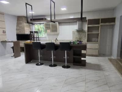 Foto 15 de 33: Casa em leilão em Presidente Getúlio - SC — Casa 239m² com Terreno 1125m² || DESOCUPADA || Presidente Getúlio-SC | Niterói - 3 Dorms, 3 Banheiros - Financiamento até 420 Meses!