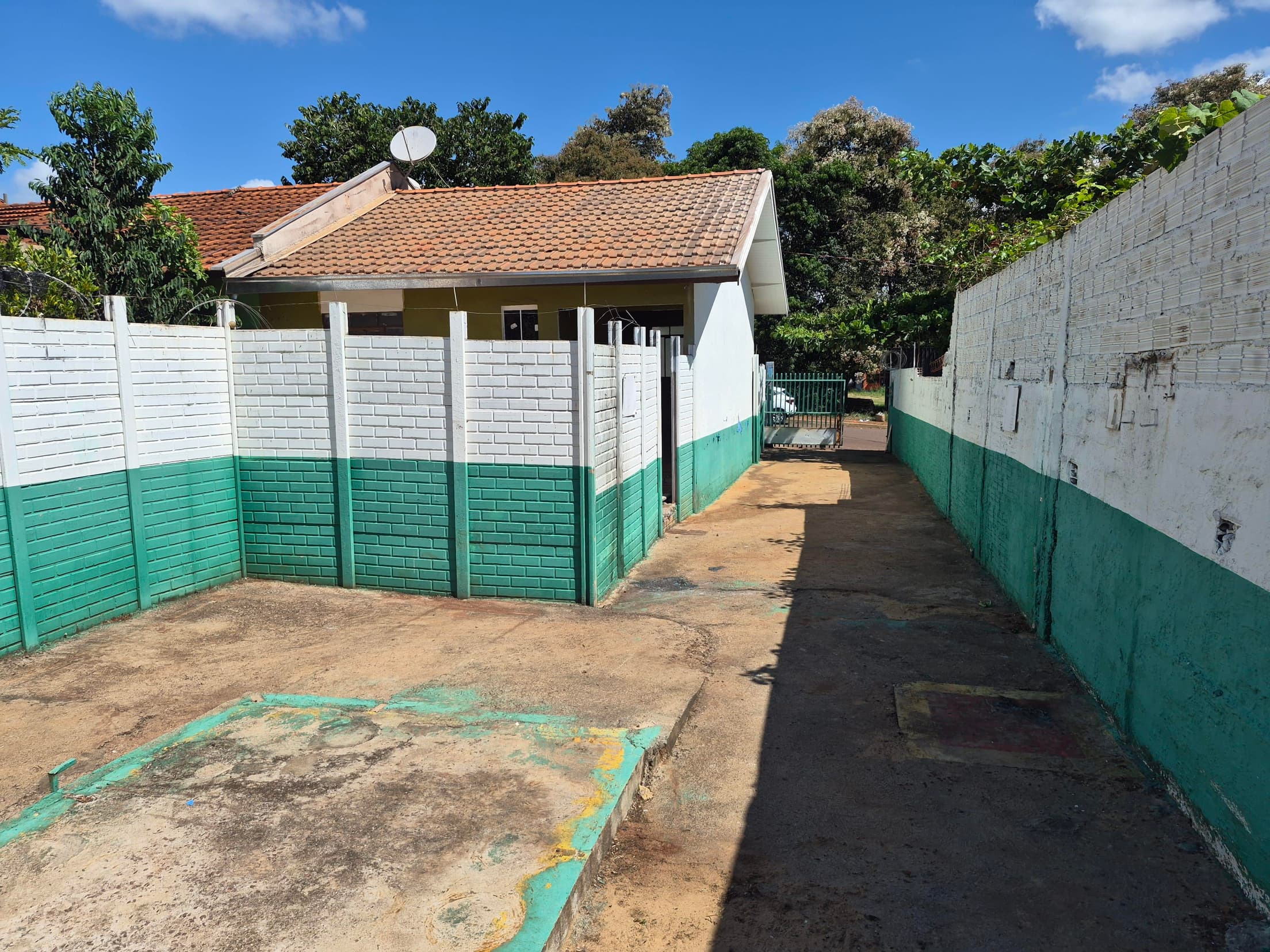 Foto 2 de 11: Casa em leilão em Toledo - PR, bairro Pinheirinho — IMÓVEL URBANO COM ÁREA TOTAL DE 225,00 M2 EM TOLEDO-PR